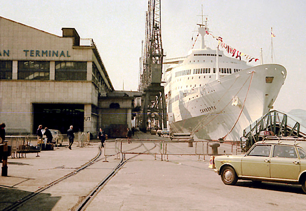 083xCanberra.jpg