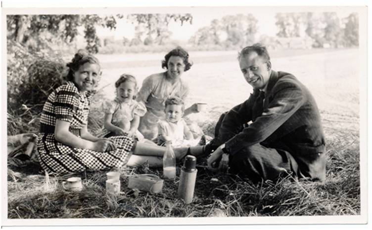 Picnic1941.J.Godsall.R+M&D.jpg